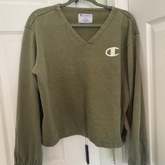 Women’s Champion Cropped Sweatshirt - Picture 1 of 2